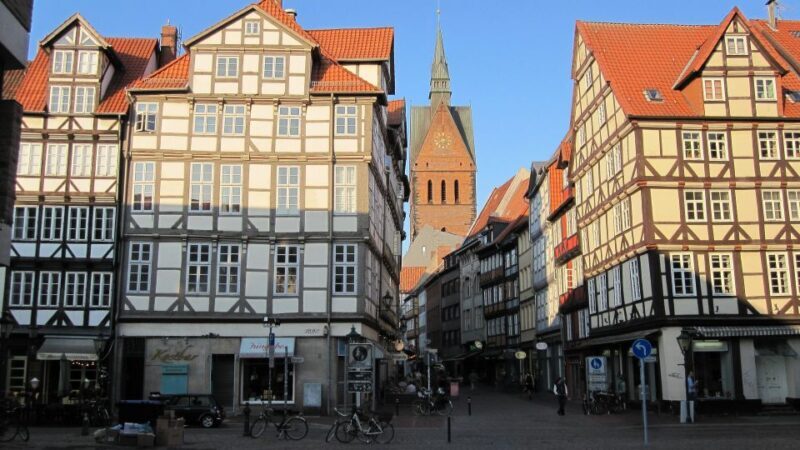 Hanover: Old Town Historical Walking Tour by Geo Epoche - Practical Tips