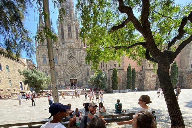Happiness Walking Tour in Barcelona - Whats Included and Whats Not