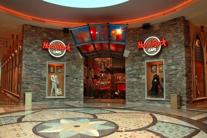 Hard Rock Cafe Foxwoods - The Setting: Rock Memorabilia and Atmosphere