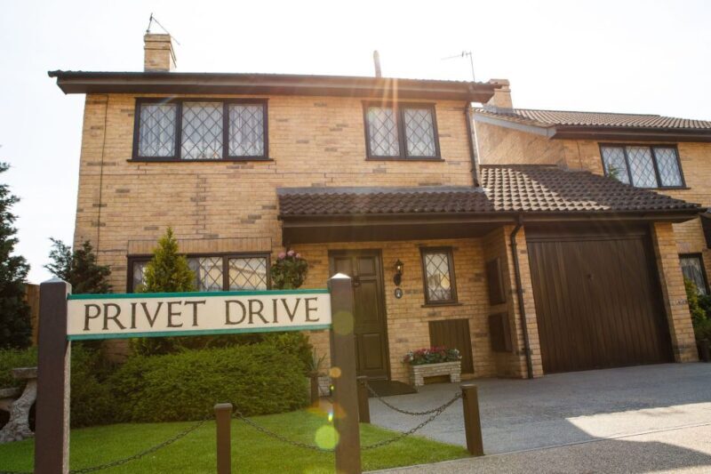 Harry Potter: Warner Bros. Studio Tour from King's Cross - The Journey Begins: Logistics and Transportation