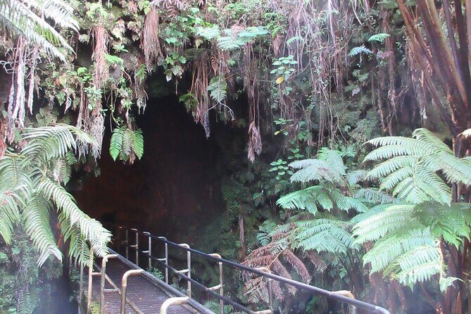 Hawaii Volcanoes National Park Experience Departing From Maui - Indulging in Local Flavors at Punaluu Bake Shop