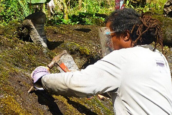 Hawaiian Ohia Tea and Tikis - A Down-to-Earth Look at the Hawaiian Ohia Tea and Tikis Tour
