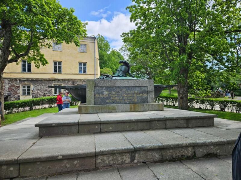 Helsinki & Suomenlinna: City Highlights Tour with Ferry Ride - Who Would Love This Tour?