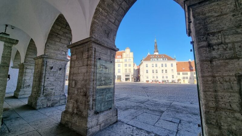 Helsinki: Tallinn Guided Day Tour with Ferry Crossing - Key Points
