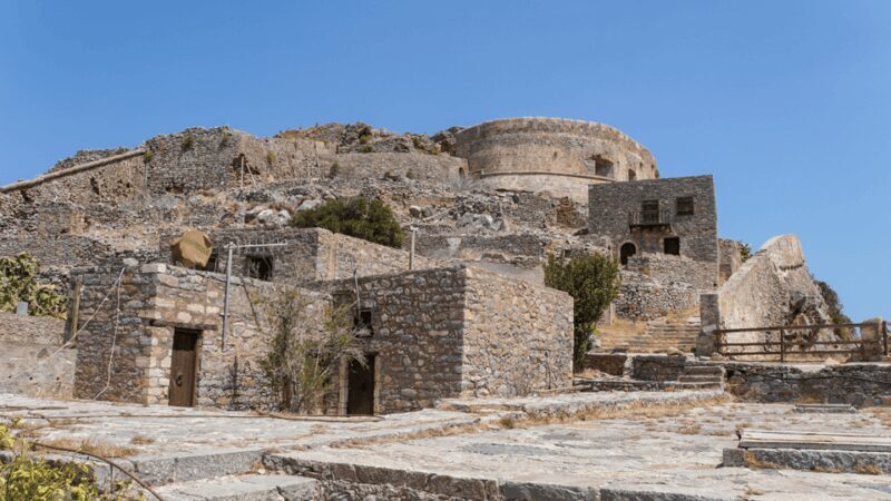 Heraklion: Spinalonga and Agios Nikolaos Cruise with Lunch - Spinalonga: A Walk Through History