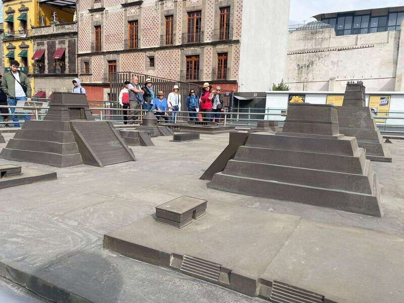 Heroines and Villains in the Foundation of New Spain - An Honest Look at the Experience