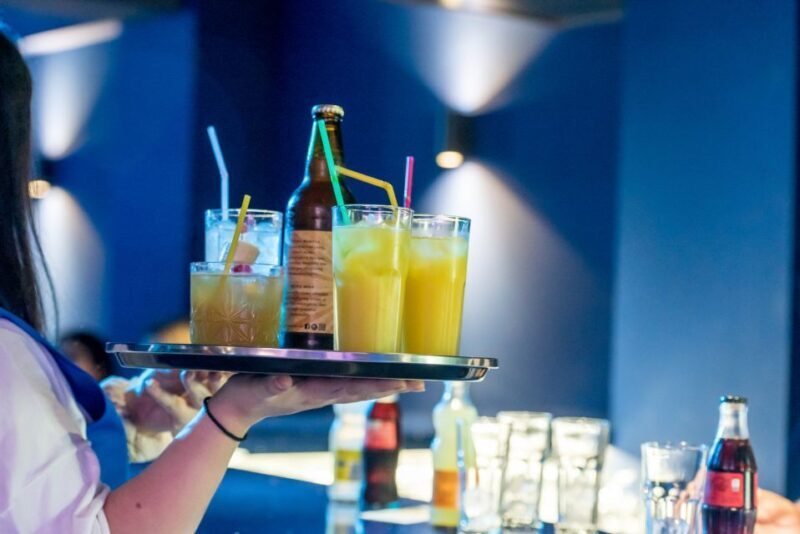 Hersonissos: Troy Dinner-Show Theatre Experience Tickets - The Sum Up: Who Is This Experience Best For?