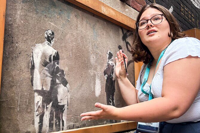 Hidden Toronto Walking Tour and Discover the City Quirky Secrets - Exploring the Stops