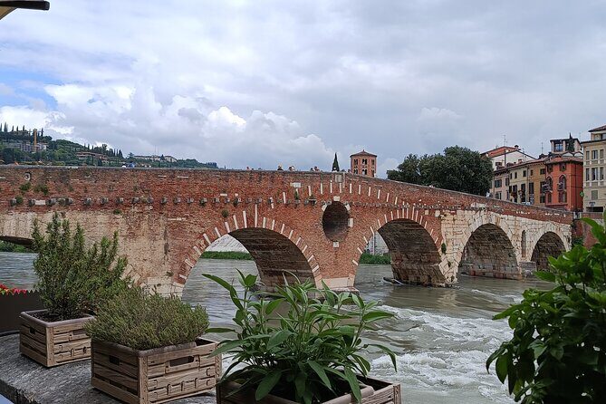 Hidden Verona Early birds tour-2hour private walking tour - Key Points
