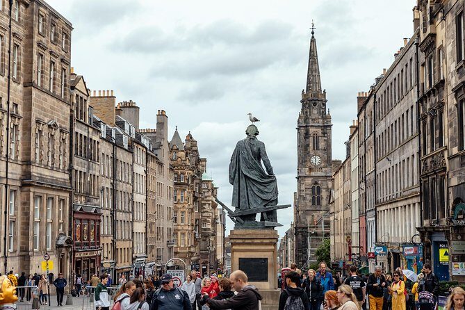 Highlights & Hidden Gems With Locals: Best of Edinburgh Private Tour - What Makes This Tour Stand Out?