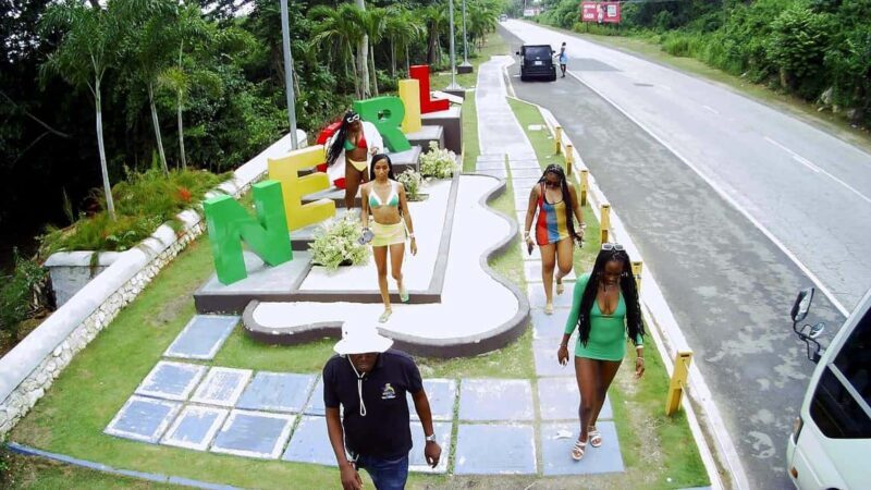 Highlights of 7 mile negril and sunset at ricks cafe - What to Expect from the Tour