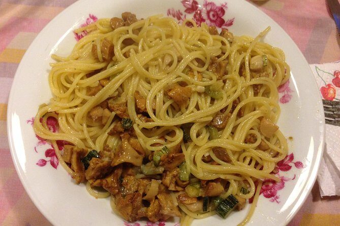 Hike Lake Castle and Good Food! - References