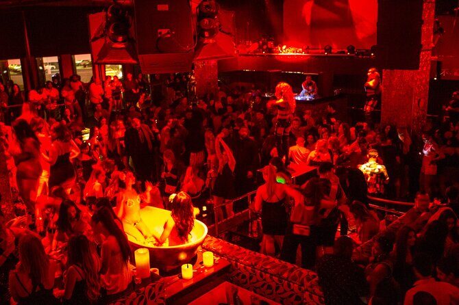 Hip Hop Party Bus Club Crawl - What is the Hip Hop Party Bus Club Crawl all about?