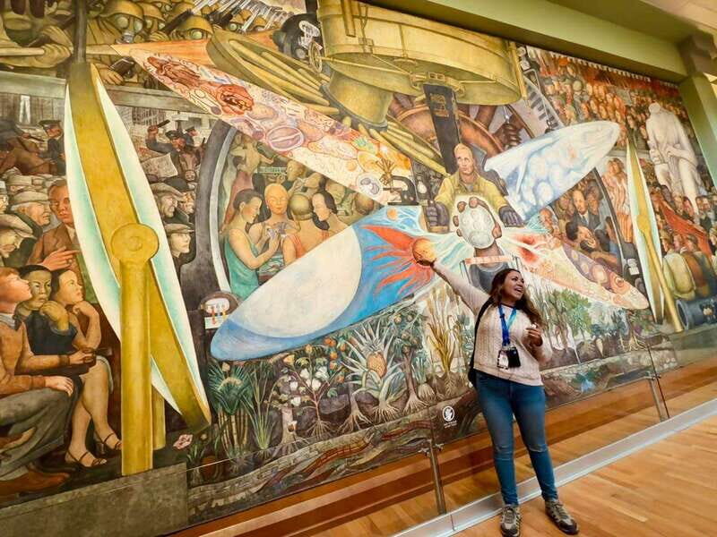Historic Center: Private tour with murals, history, and churros - Practical Considerations