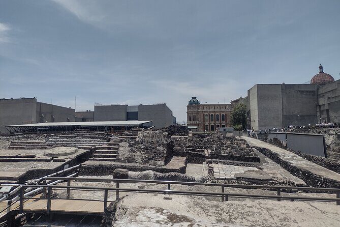 Historic center walking tour through time and space - Key Points