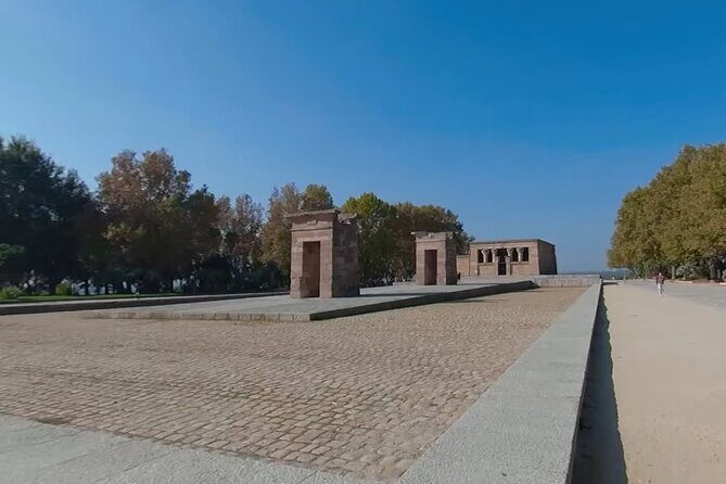 Historic Madrid Virtual Reality Experience with an Official Guide - Is This Tour Right for You?