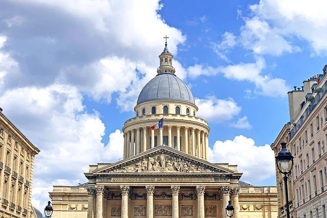 Historic Paris: Exclusive Private Tour with a Local Expert - Key Points