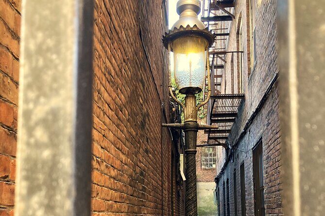 Historic Underground Railroad Walking Photo Tour w Local Guide - Group Size, Duration, and Practicalities