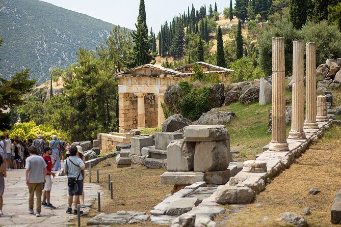Historical Delphi One Day Tour with Arachova Stop & Expert Guide - What’s Included — And What’s Not?