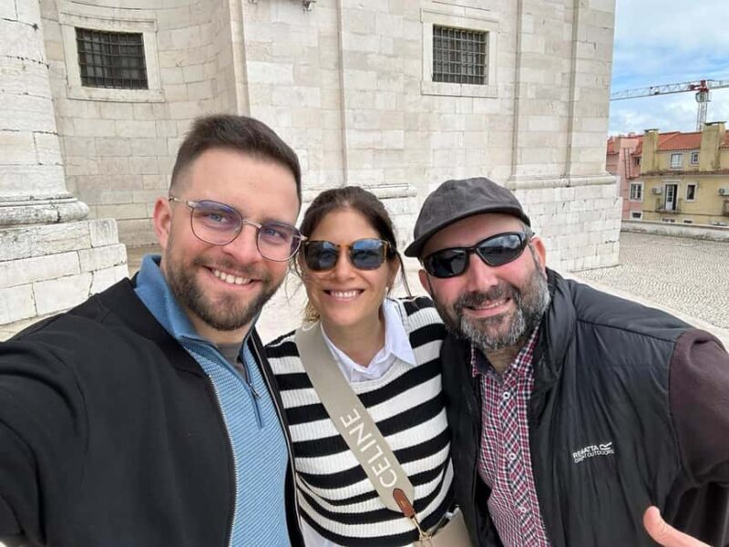 Historical walking tour in Alfama - Key Points