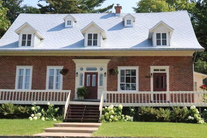 History of Levis and Tasting at the Ostara Market - The Group and Accessibility