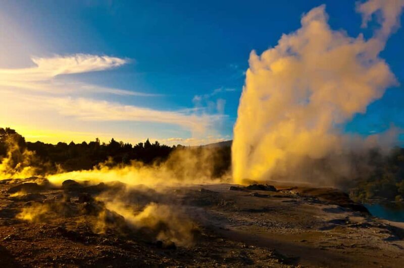 Hobbiton Movie Set & Rotorua Premium Day Tour from Auckland - The Full Experience: What This Tour Looks Like