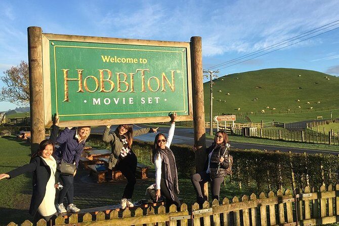 Hobbiton Movie Set Small Group Tour from Auckland - Transportation and Group Size
