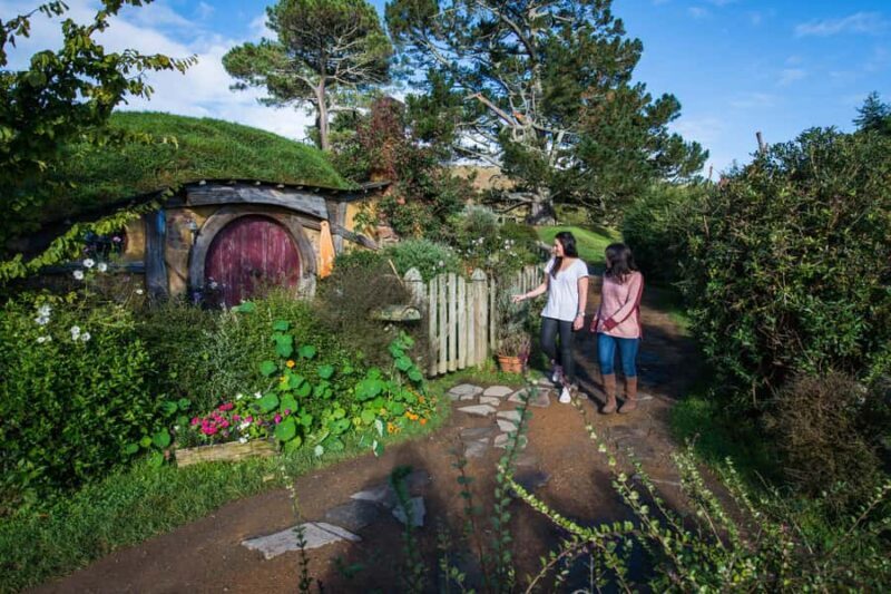 Hobbiton Movie Set & Te Puia Geothermal Valley Private Tour - Key Points