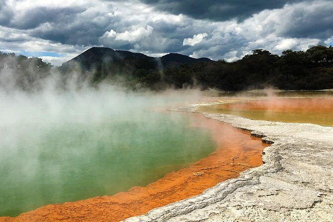 Hobbiton & Rotorua including Wai-O-Tapu - Small Group Tour from Auckland - Who Should Consider This Tour?