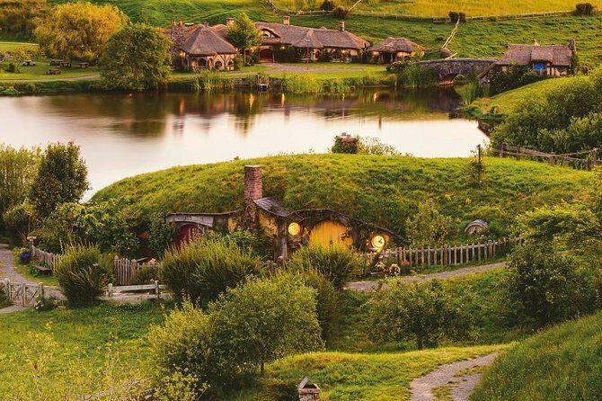 Hobbiton & Waitomo Caves Guided Day Trip from Auckland incl lunch - Who Would Love This Tour?