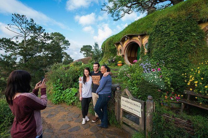 Hobbiton & Waitomo Caves Small Group Tour from Auckland inc Lunch - Return to Auckland