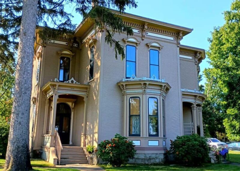 Holland, MI: Westside Stories and Tastes Walking Food Tour - What Makes This Tour Stand Out