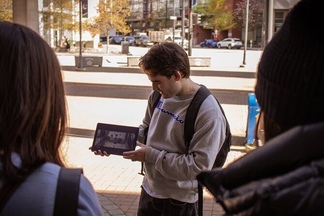 Hollywood North Experience Tour in Canada - FAQs