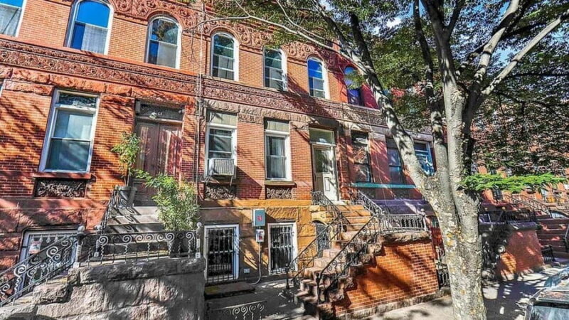 Home visit in Brooklyn & tour of the Bushwick Collective street art - Bushwick Street Art: A Visual Feast