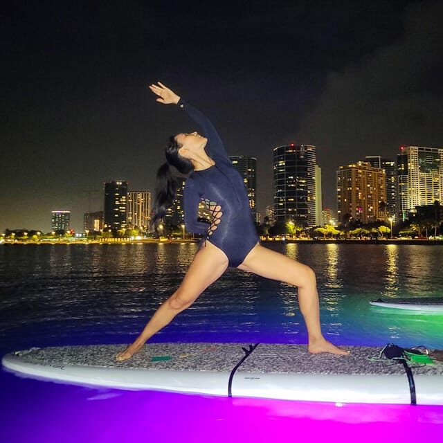 Honolulu: Night SUP Yoga Class - What to Expect During the Class
