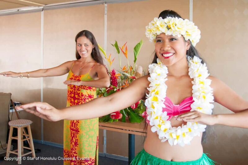 Honolulu: Pacific Star Sunset Buffet and Show - Views and Atmosphere: What You’ll Love
