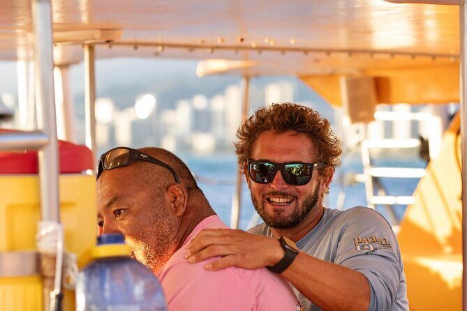 Honolulu Sunset Sail from Kewalo Harbor Including Drinks - The Pros and Cons