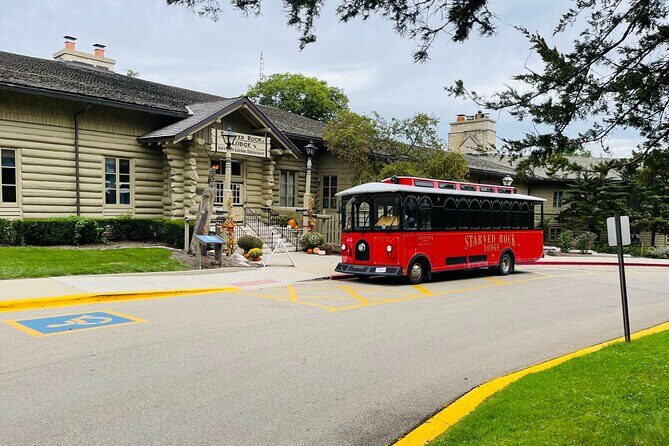 Hop-On Hop-Off Historic Trolley Tour - A candid look at the Hop-On Hop-Off Historic Trolley Tour in Illinois