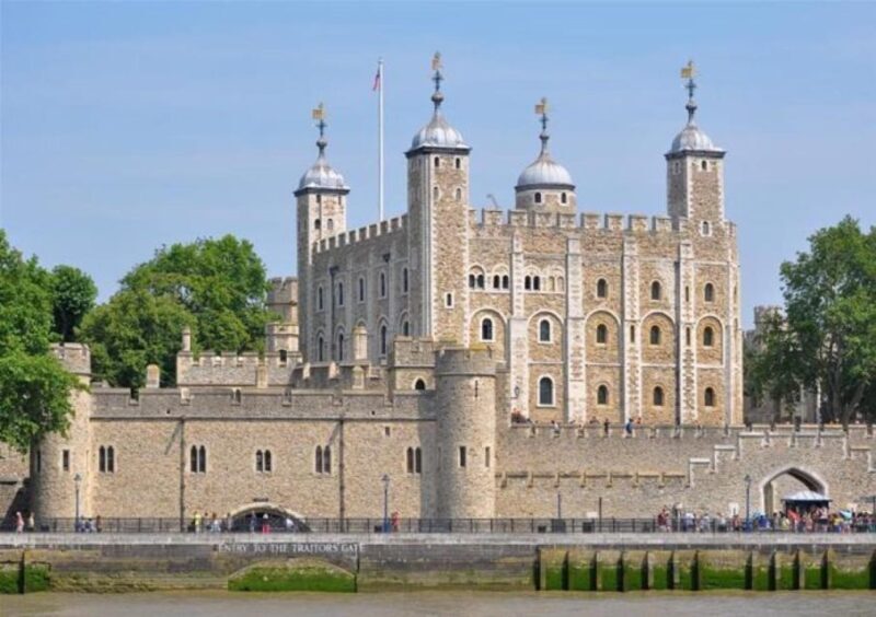 Hop on Hop off London Bus Tour & Tower of London - A Detailed Look at the Tour