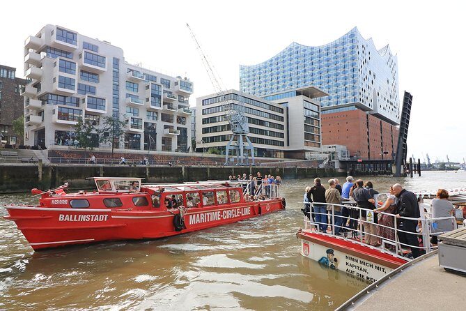 Hop-on hop-off on the water with the Maritime Circle Line in Hamburg - An In-Depth Look at the Hamburg Water Tour