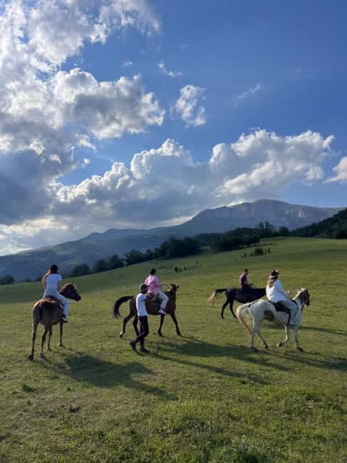 Horseback riding in Dilijan - The Real Traveler Voice