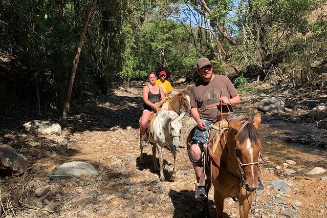 Horseback riding to visit the waterfall - Key Points