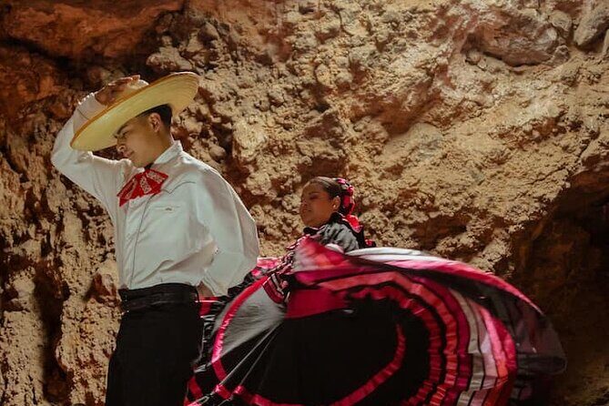 Hot air balloon flight in Teotihuacán + Breakfast in a Cave - In The Sum Up