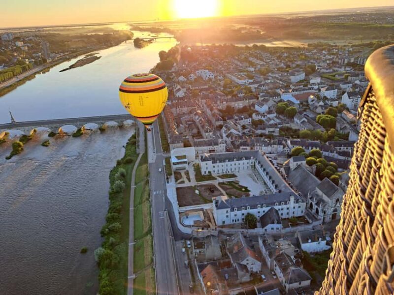 Hot air balloon flight:Chambord, Chenonceau,Cheverny,Blois - The Start: Meeting and Preparations