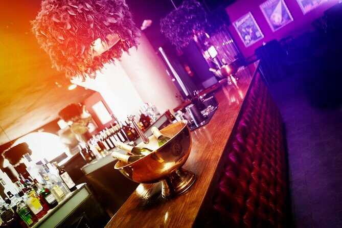 House of Illusion Magic Show with Drinks - Frequently Asked Questions