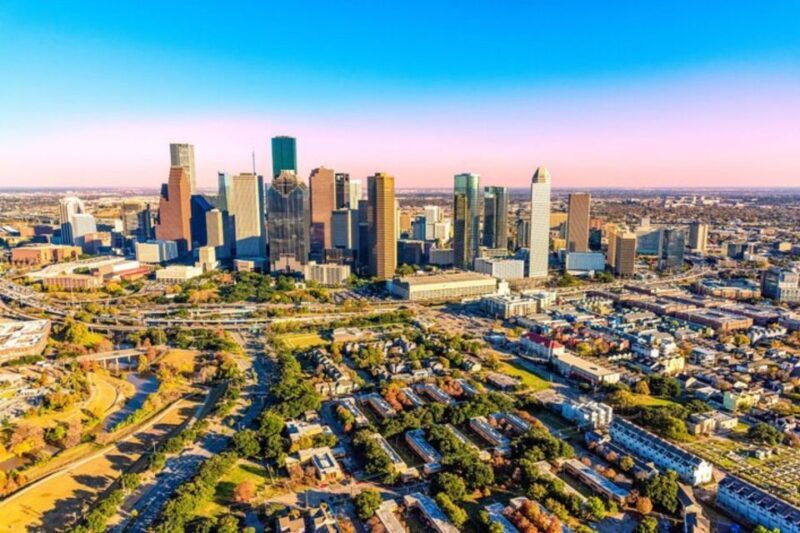 Houston: Private custom tour with a local guide - Navigating the City on Foot