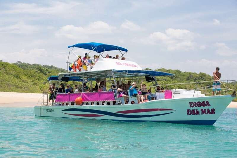 Huatulco: Bays Boat Tour with Snorkeling and Hotel Pickup - Key Points