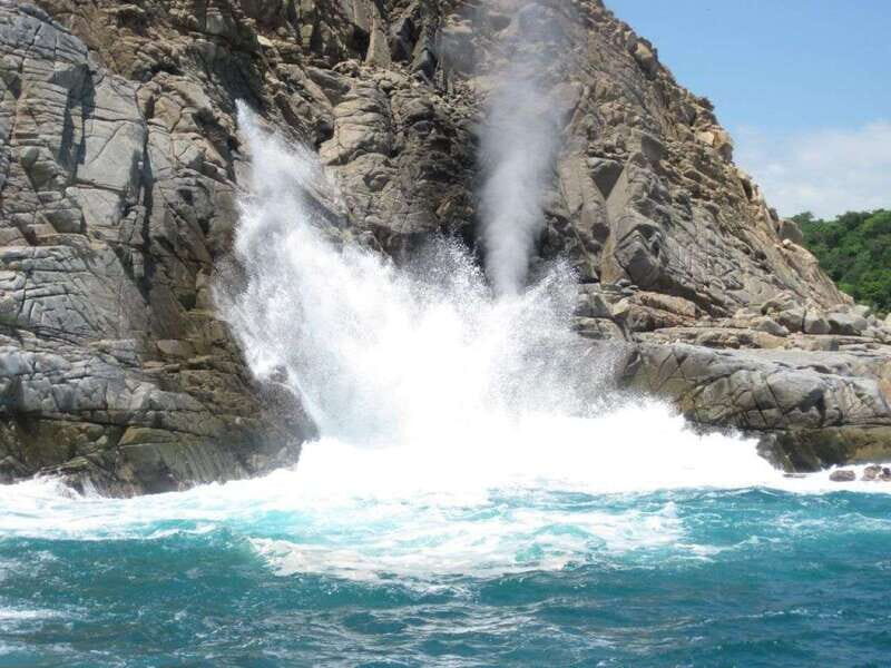 Huatulco: Bays Boat Tour with Snorkeling and Hotel Pickup - What Makes This Tour Stand Out?