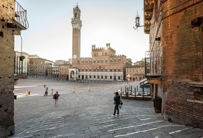 Hunt for the 10 Treasures of Siena - Exploring Siena in a Whole New Way: Hunt for the 10 Treasures of Siena
