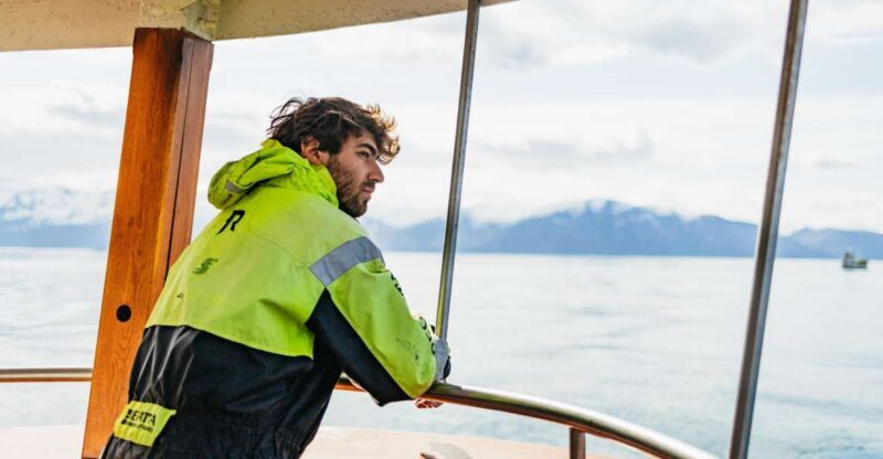 Húsavík: Whale Watching Tour with Guide - Setting the Scene: What to Expect on the Tour